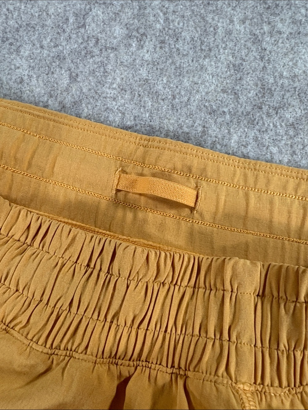 Lululemon Hotty Hot Low-Rise Lined Short 4" Honeycomb Size 6 EUC - Picture 4 of 6